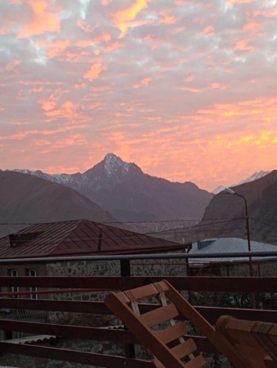 Royal Galaxy Apartment Kazbegi Bagian luar foto